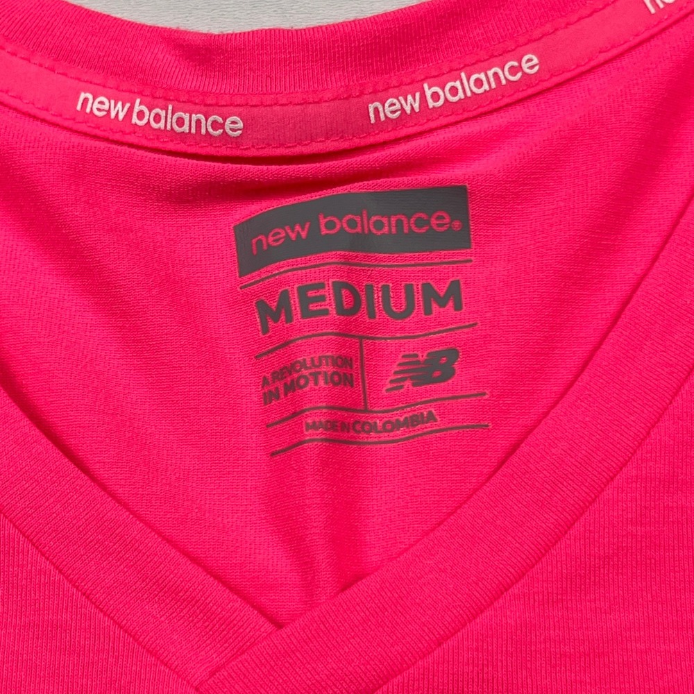 New Balance V-Neck Short Sleeve Performance Running T-Shirt Size M Hot Pink Top - Picture 5 of 6
